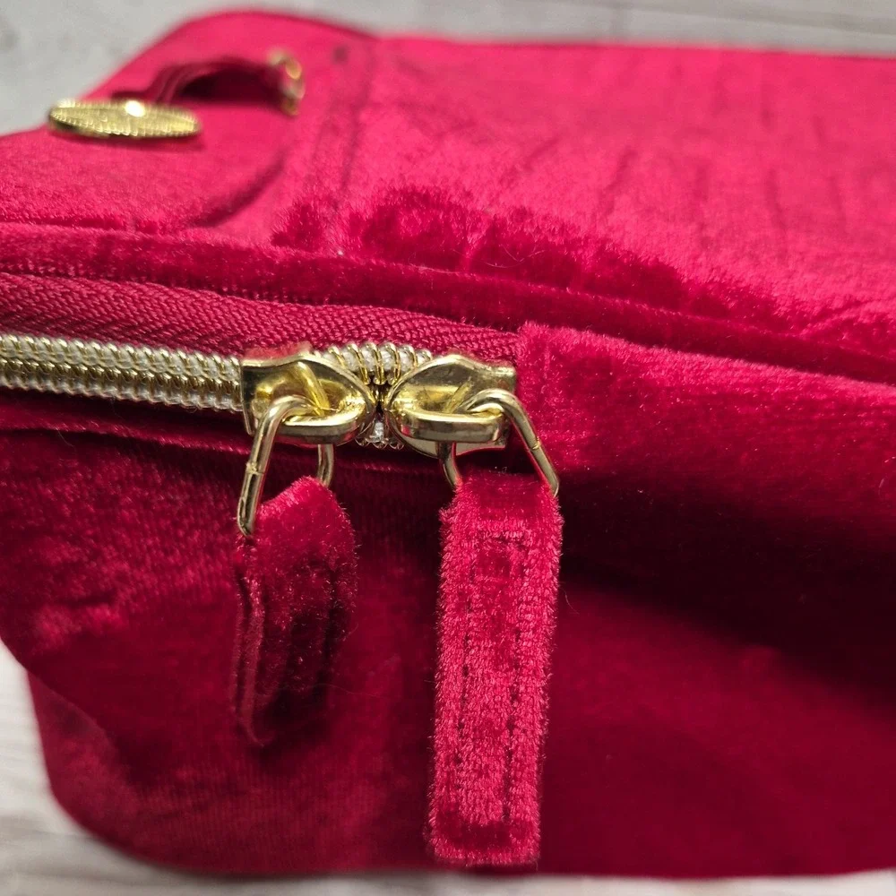 Estee Lauder Make-up Bag Limited Edition ~Red Velvet~ with Handle train case